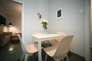 Area soggiorno di Athenian Suite by Zeussuites