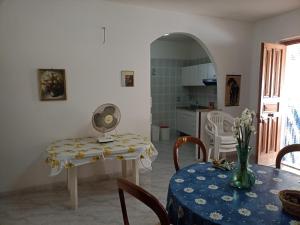 a kitchen and dining room with a table with a fan at B&B Bonvino in Scanzano
