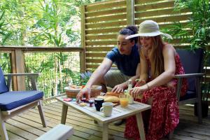 a man and a woman sitting at a table at Lodge en pleine nature in Gouvieux