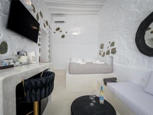 a small white room with a bed in the background at CALDERA CASABLANCA in Ano Meria