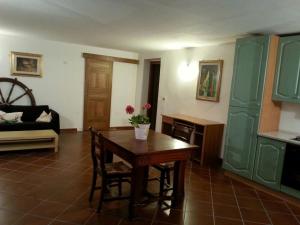 A seating area at Corte Dei Messapi