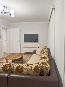 Televisyen dan/atau pusat hiburan di Elia Apartment 2