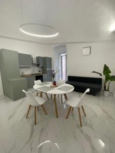 a living room with a white table and chairs at Casa lumiére in Bisceglie +13 photos