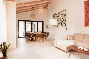a living room with a table and a couch at Villa Vicenta in Svetvinčenat