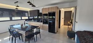 a kitchen with a table and chairs in a room at Centrale apartment in Mastihari