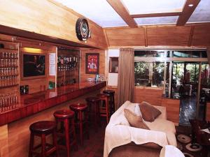 Lounge o bar area sa Tudor Lodge Guest House