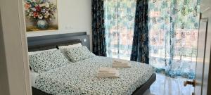 Postel nebo postele na pokoji v ubytování Villa Flora Lake Como - Villa con piscina