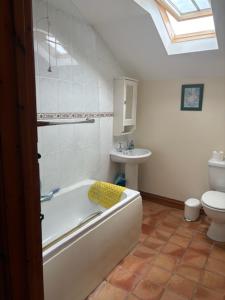 Afbeelding uit fotogalerij van Holmws Holiday Cottages in Newport +4 foto's