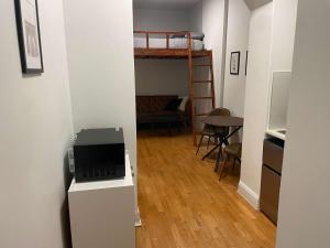 Η κουζίνα ή μικρή κουζίνα στο Renovated Studio in Union Square