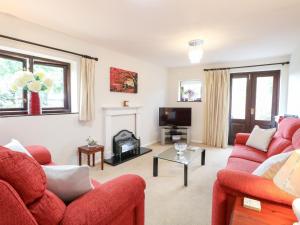 TV a/nebo společenská místnost v ubytování Lowbrook Cottage