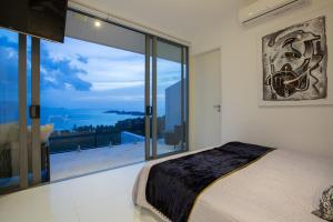 Giường trong phòng chung tại 3 Bedroom Seaview Villa Pomelo +114 ảnh