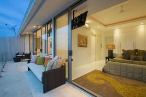 Khu vực ghế ngồi tại 3 Bedroom Seaview Villa Pomelo