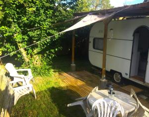 Κήπος έξω από το Glamping du loup garou