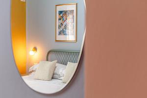 Ένα ή περισσότερα κρεβάτια σε δωμάτιο στο Barceloneta Experience Suite & Rooms