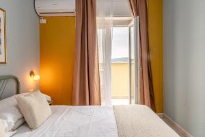 Ένα ή περισσότερα κρεβάτια σε δωμάτιο στο Barceloneta Experience Suite & Rooms