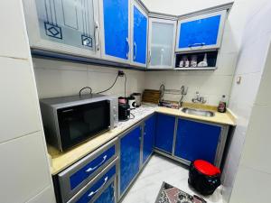 Kuchyň nebo kuchyňský kout v ubytování Neat & Modern Studio 2Mins Pyramids - Royal desert Inn