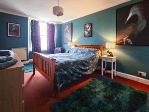 Ένα ή περισσότερα κρεβάτια σε δωμάτιο στο 2 Bed Flat - Sleeps 4 - Pets - Parking - Wifi