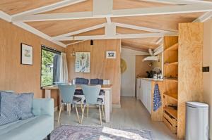 a kitchen and living room with a table and chairs at Chalet "naast de Schoppe" in Aalten