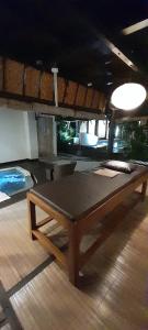 une table basse en bois posée sur un plancher en bois dans l'établissement PROMO! Private Vacation Rentals Villa, 2 Pools,4 Bedrooms,4 Bathrooms, Bali Seminyak, à Seminyak