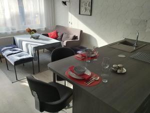 a kitchen and living room with a table and chairs at Ferienwohnung Moselherz in Reil