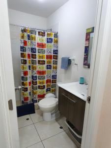 EuVe Ocean View Flat in Lima的一间浴室