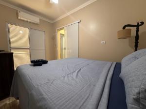 Postel nebo postele na pokoji v ubytování Encanto, conforto e praticidade em um só lugar