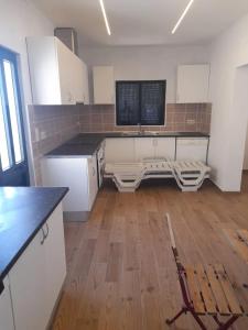 Η κουζίνα ή μικρή κουζίνα στο House with jacuzzi in Atei - 70 m²