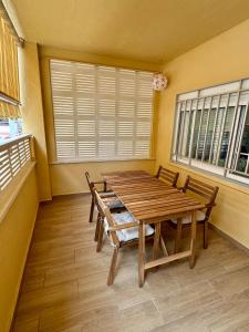 a dining room with a wooden table and chairs at El Raconet d'Emma in Bellreguart