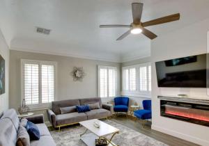 Χώρος καθιστικού στο Grant Casitas-El Paso - 3 units