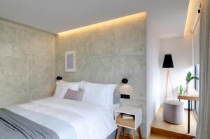 מיטה או מיטות בחדר ב-Coco-Mat Hotel Athens