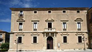 a large brick building with a balcony on it at Tillesia in Aiello Calabro