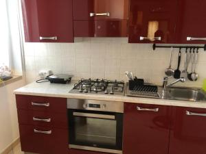 a kitchen with a stove and a sink at Dimora CentoDue in Bari
