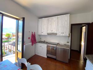 Η κουζίνα ή μικρή κουζίνα στο Appartamento Luisa 2 +6 φωτογραφίες