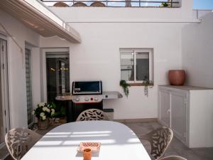 a white room with a table and chairs and a desk at El Pirata 78 in Estepona