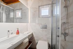 Ένα μπάνιο στο Han Urla Otel +81 φωτογραφίες