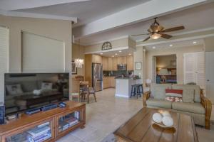 Khu vực ghế ngồi tại Kapalua Golf Villas 14P1-2