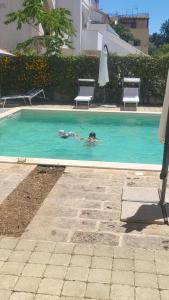 a person swimming in a swimming pool at Apartment Gaia in Nardò