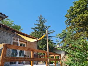 Το κτήριο όπου στεγάζεται  η παραθεριστική κατοικία