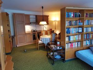 a living room with a table and book shelves with books at Wellcome in Evita House in Dassel