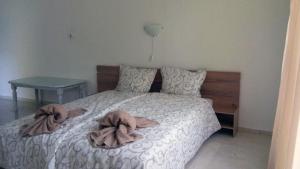A bed or beds in a room at Apartment's Pita & Mare