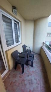 a balcony with two benches and a window at Apartman Dona in Jagodina