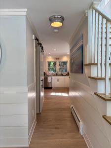 Et tv og/eller underholdning på Pool, hot tub, close to beach