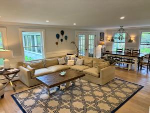 Et opholdsområde på Pool, hot tub, close to beach