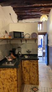 Køkken eller tekøkken på Essaouira wood studio medina