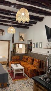 Et opholdsområde på Essaouira wood studio medina