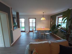 a living room with a table and a couch at Ferienwohnung Lentner in Büchlberg