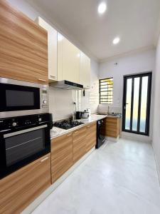 O bucătărie sau chicinetă la Zeem luxurious apartments