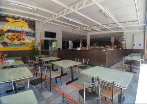 Restaurace v ubytování Suíte Luxo com Piscinas Quentinhas no Golden Dolphin Resort