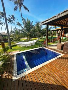 una piscina con amaca e un resort di Gostoso RN Casa em Condomínio Piscina Churrasqueira privativas frente ao Mar a São Miguel do Gostoso Altre 36 foto