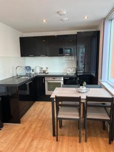 Η κουζίνα ή μικρή κουζίνα στο Perfect-City-Centre Apartments +21 φωτογραφίες